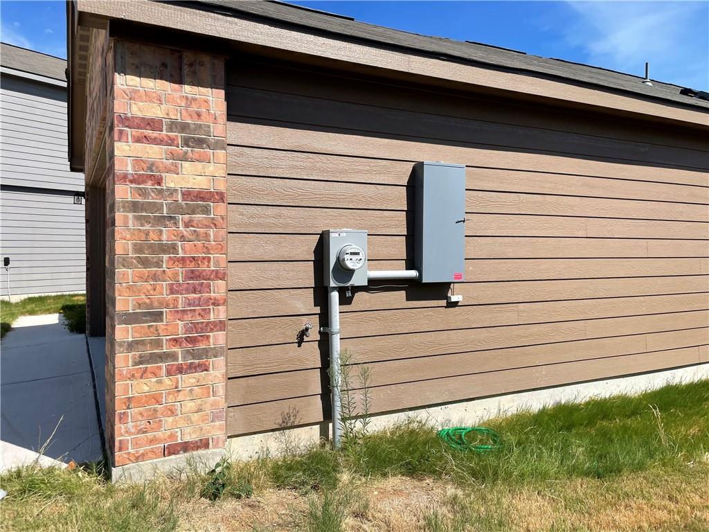 329 Crescent Park Dr, Jarrell, TX 76537