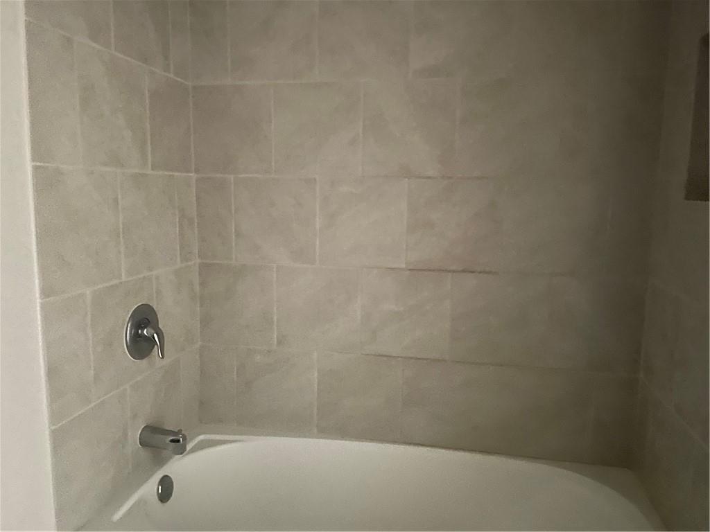 329 Crescent Park Dr, Jarrell, TX 76537