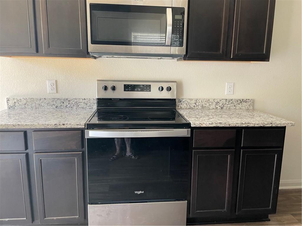 329 Crescent Park Dr, Jarrell, TX 76537