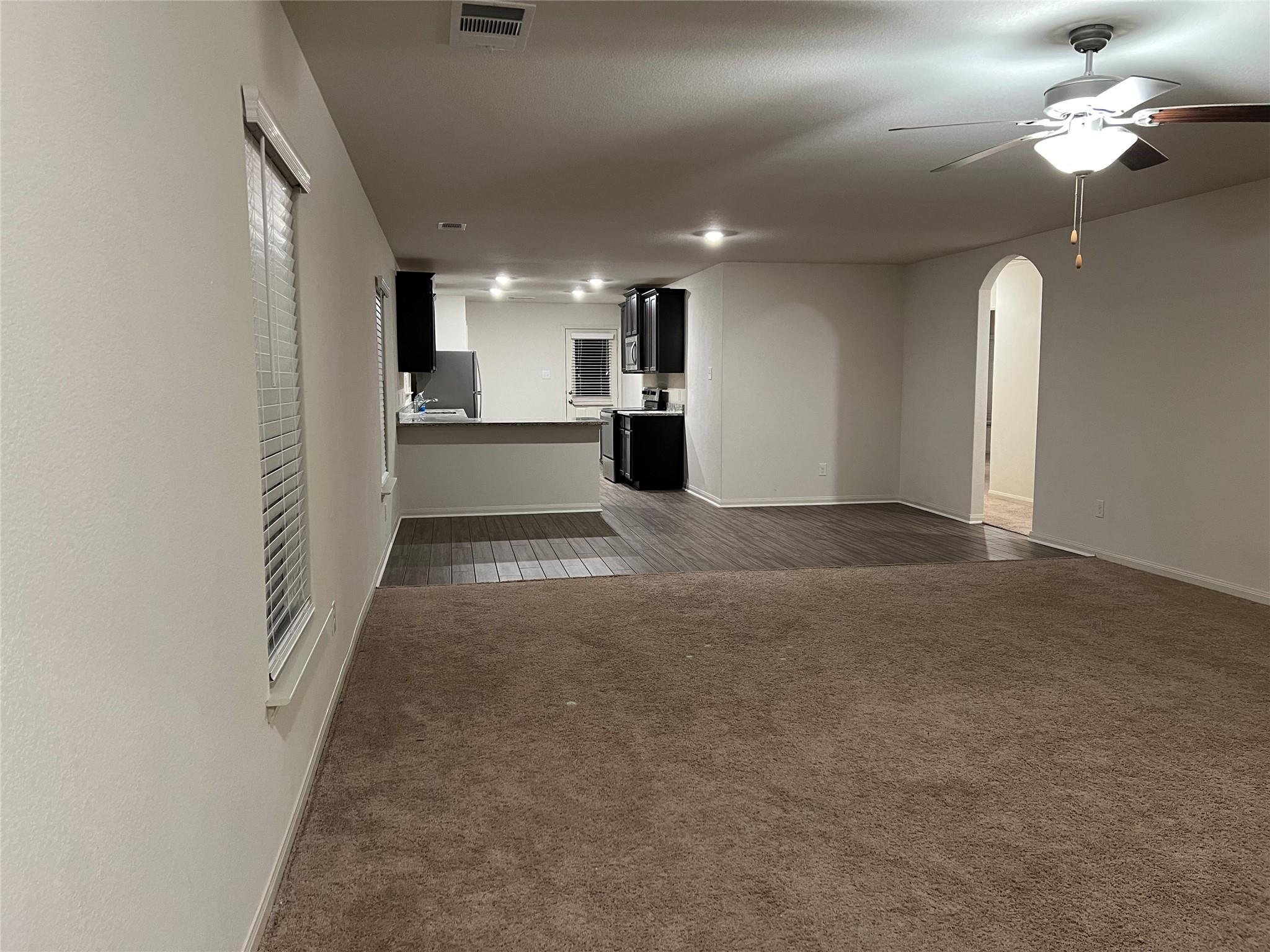 329 Crescent Park Dr, Jarrell, TX 76537