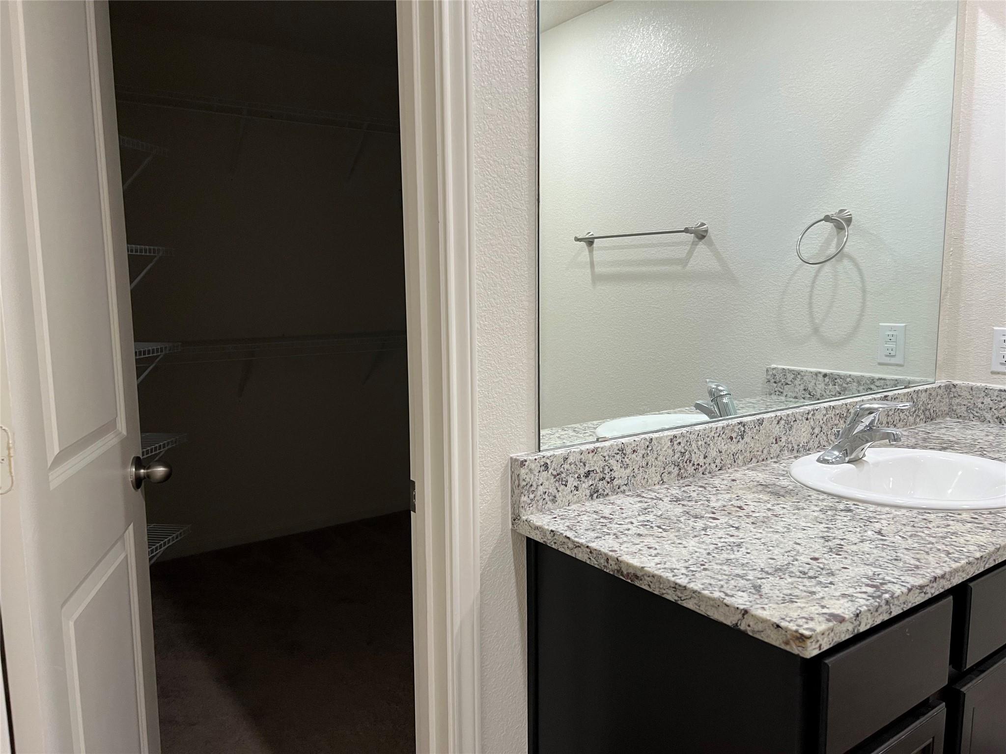 329 Crescent Park Dr, Jarrell, TX 76537