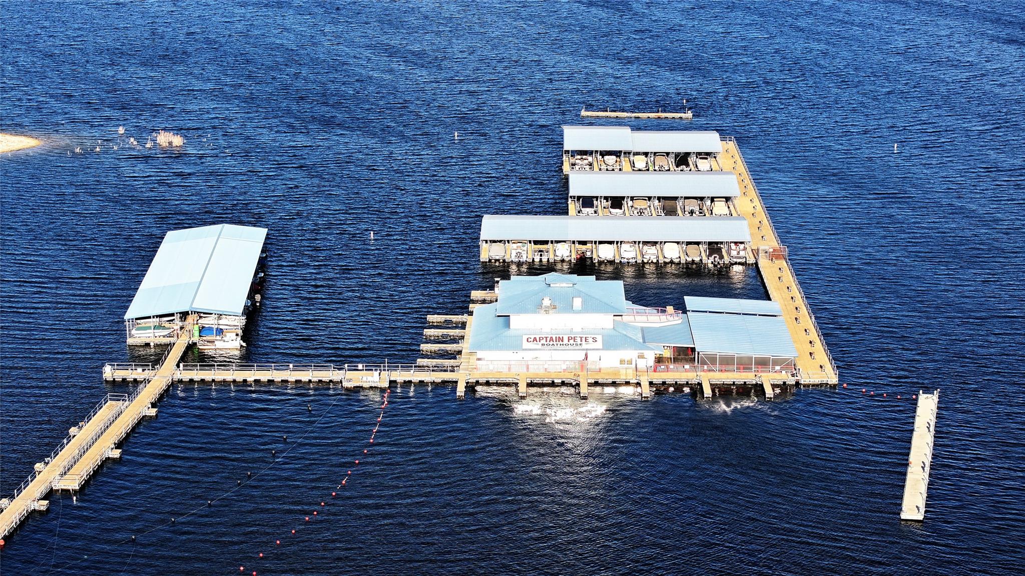 217 Lakefront Dr, Point Venture, TX 78645