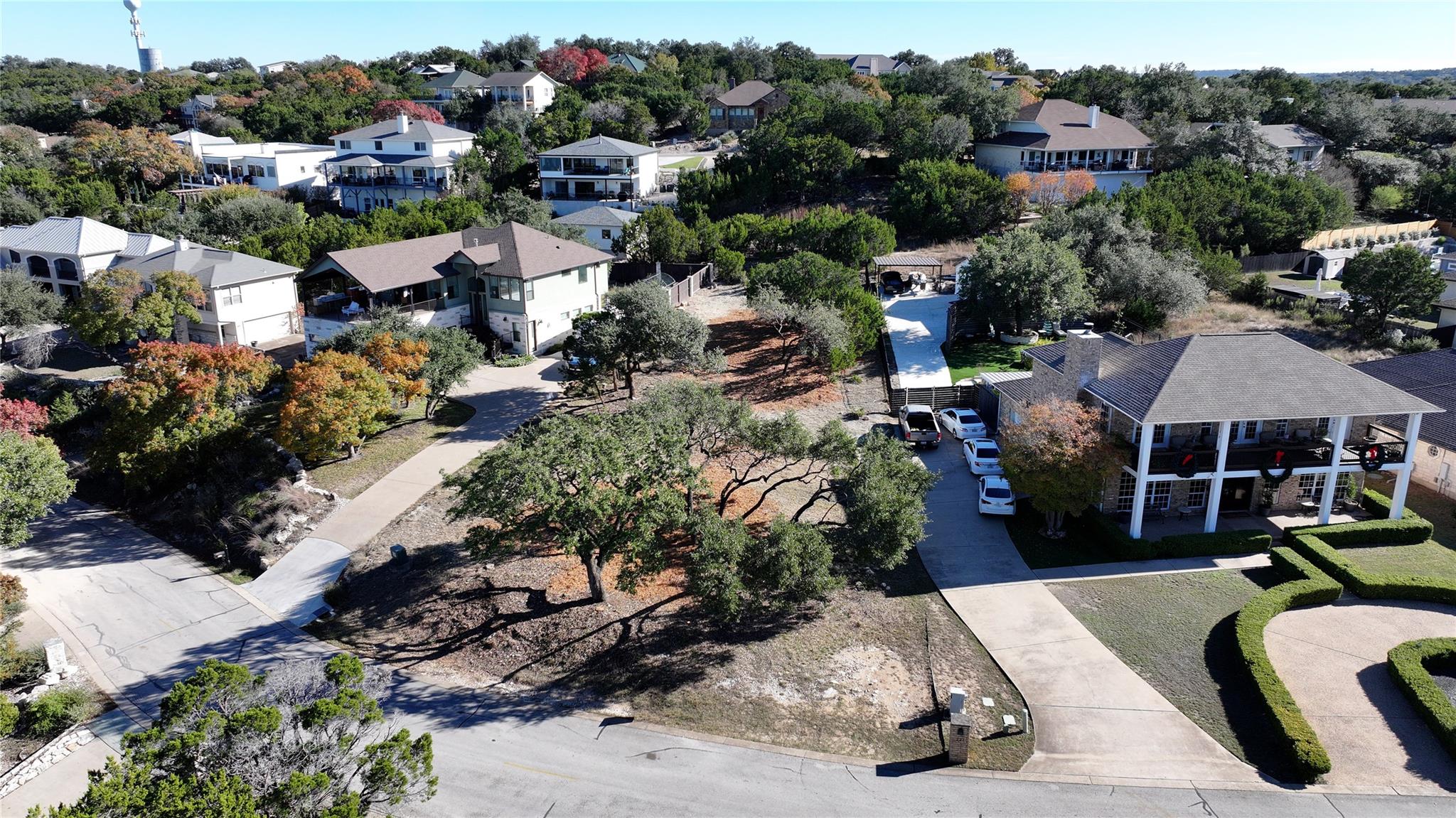 217 Lakefront Dr, Point Venture, TX 78645