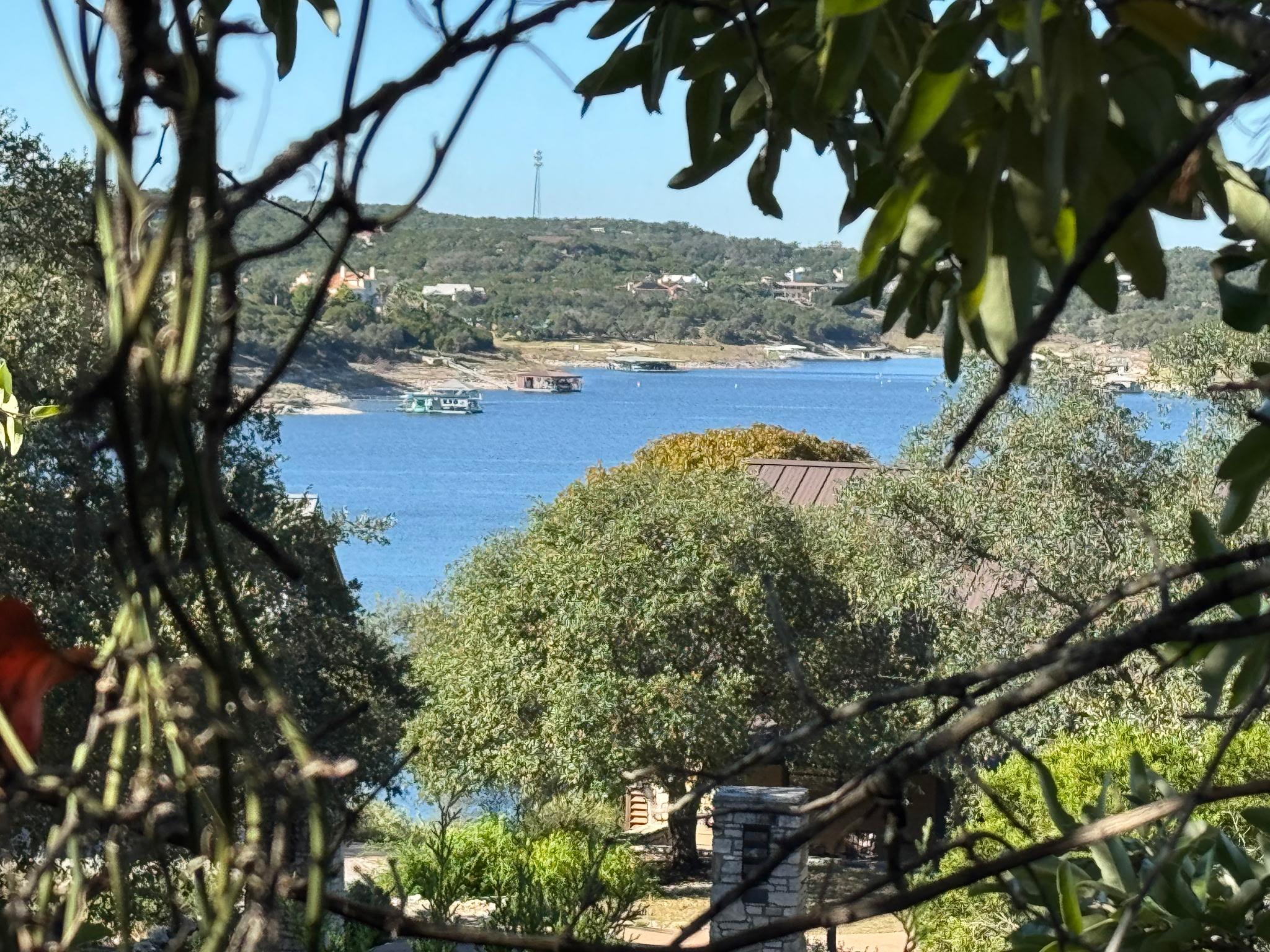 217 Lakefront Dr, Point Venture, TX 78645