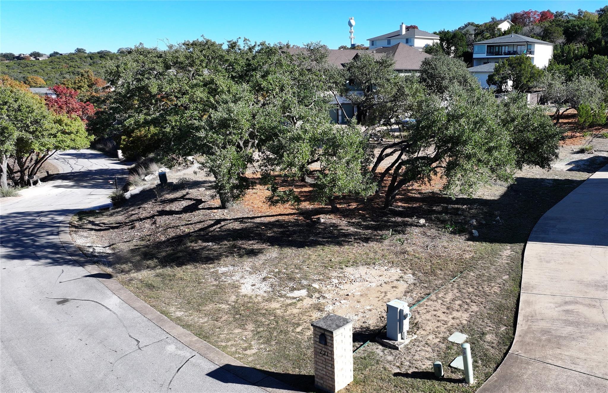 217 Lakefront Dr, Point Venture, TX 78645