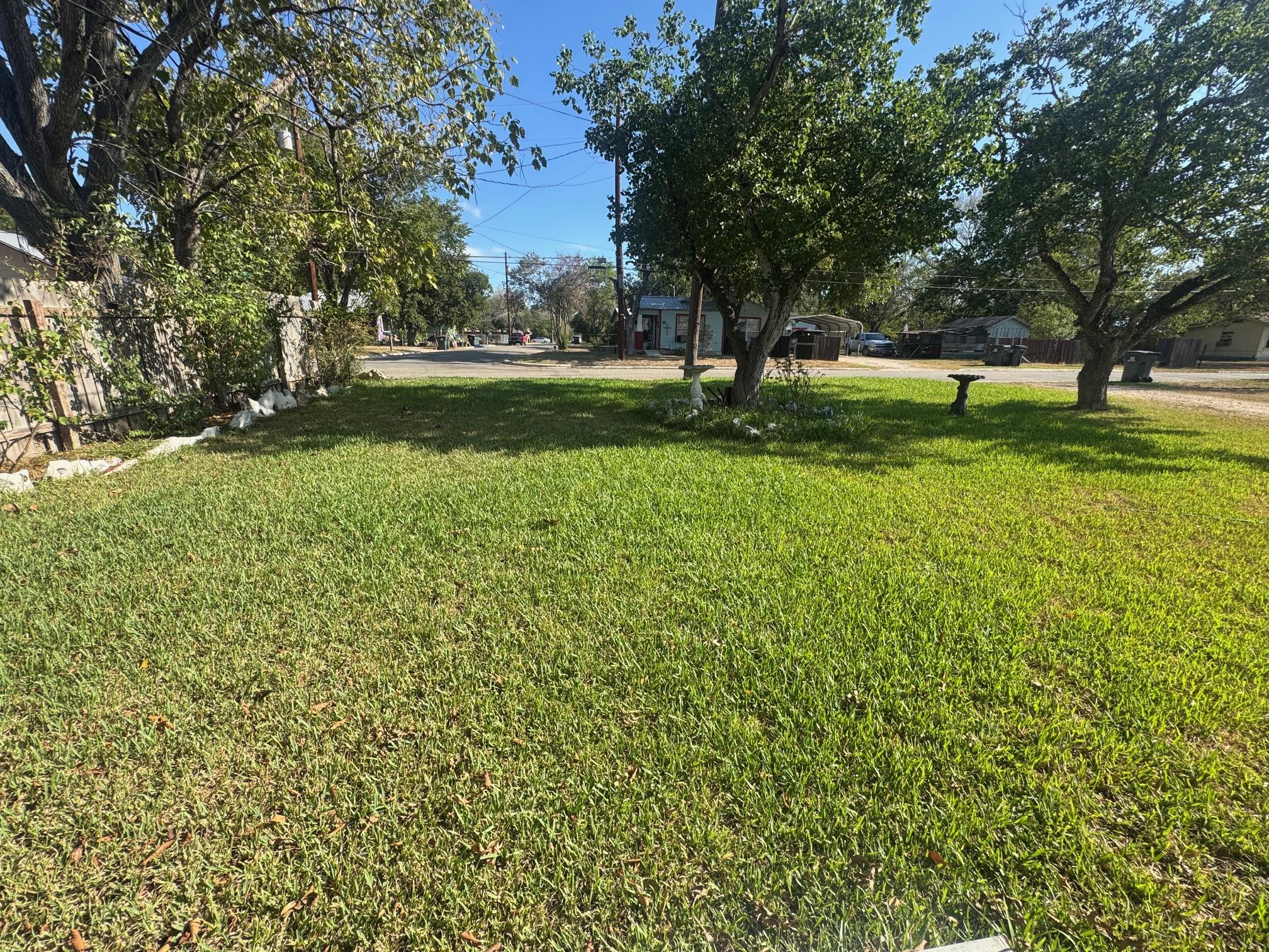 1510 E Fannin St, Luling, TX 78648