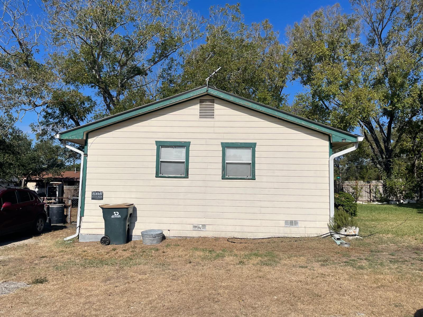 1510 E Fannin St, Luling, TX 78648
