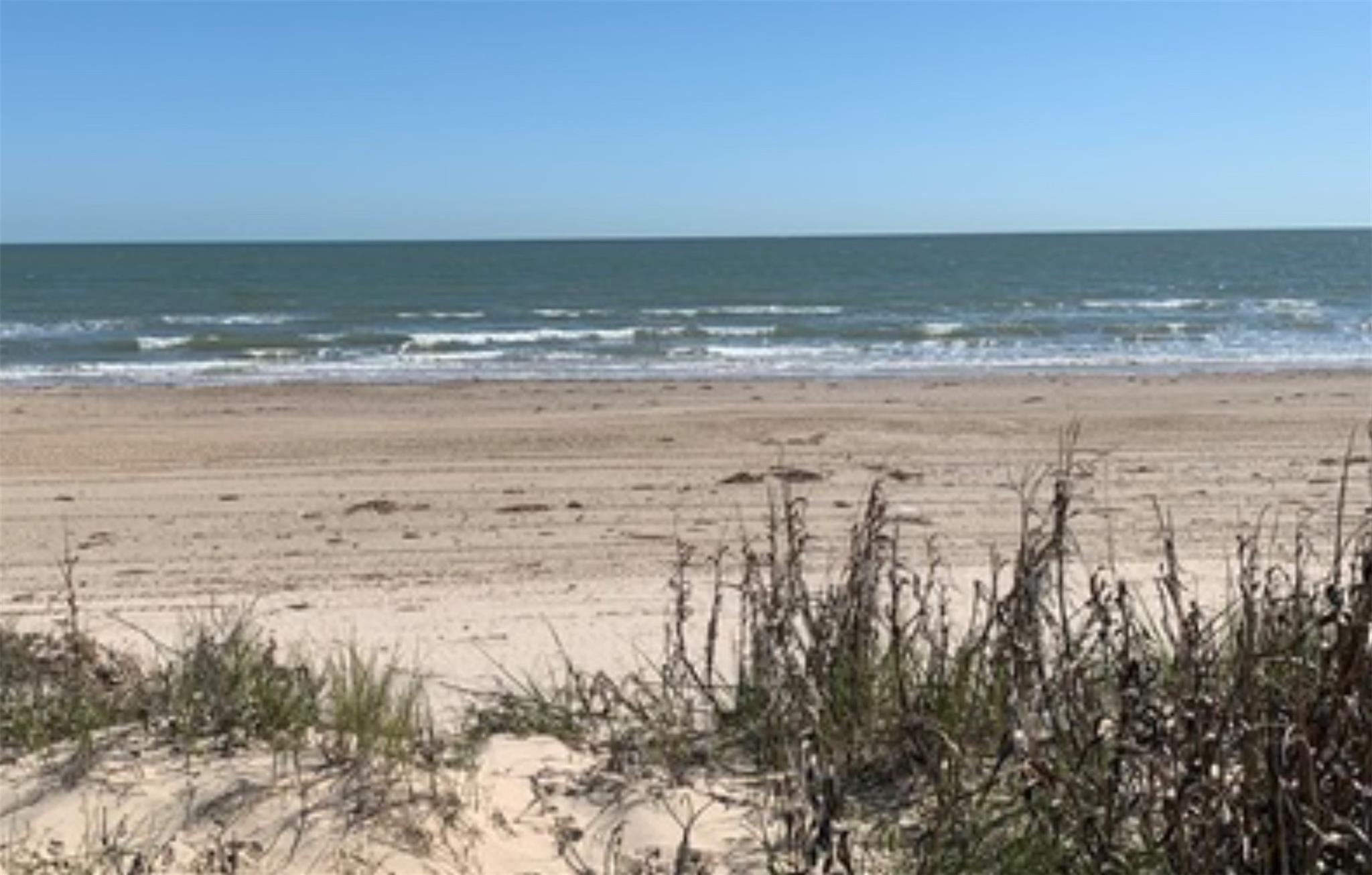 995 Alicia Dr, Crystal Beach, TX 77617