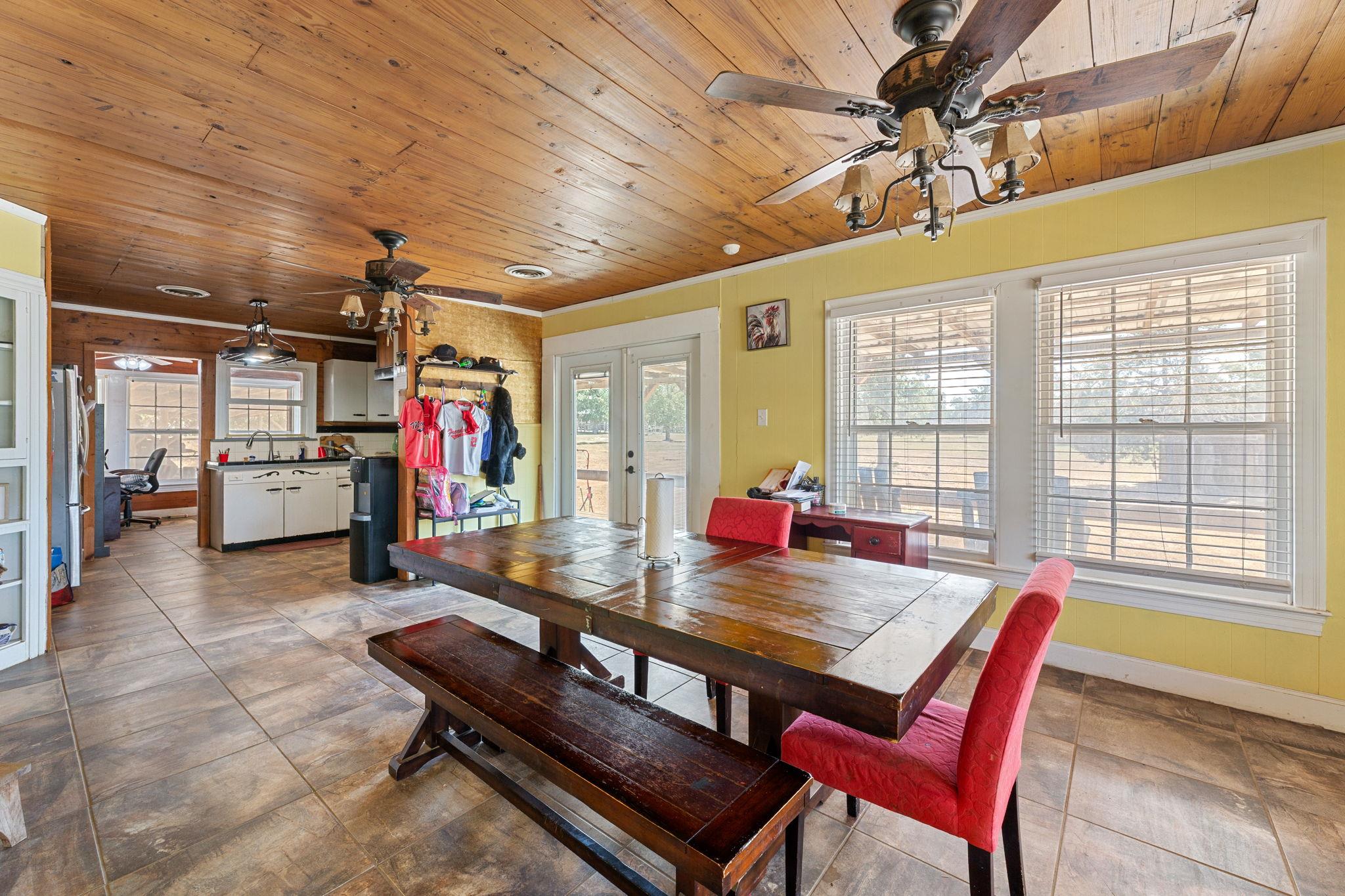 274 Old Potato Rd. Rd, Paige, TX 78659