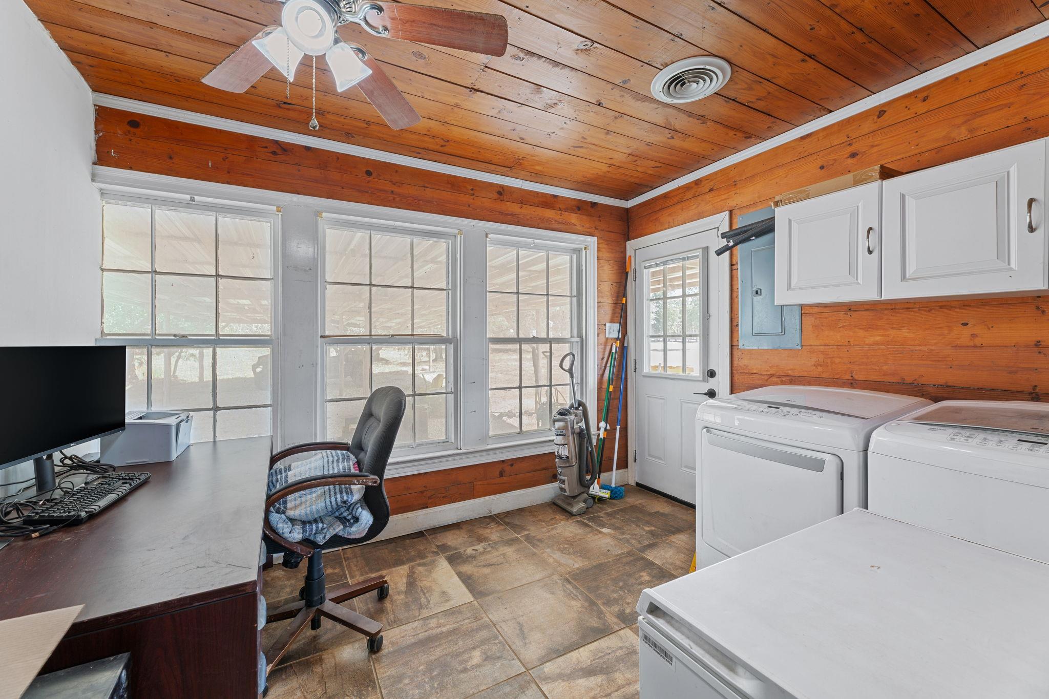 274 Old Potato Rd. Rd, Paige, TX 78659