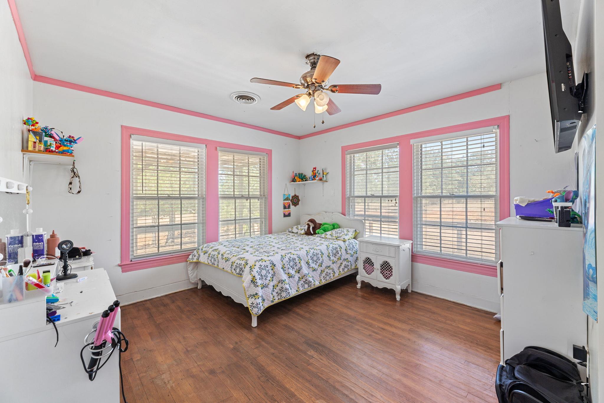 274 Old Potato Rd. Rd, Paige, TX 78659