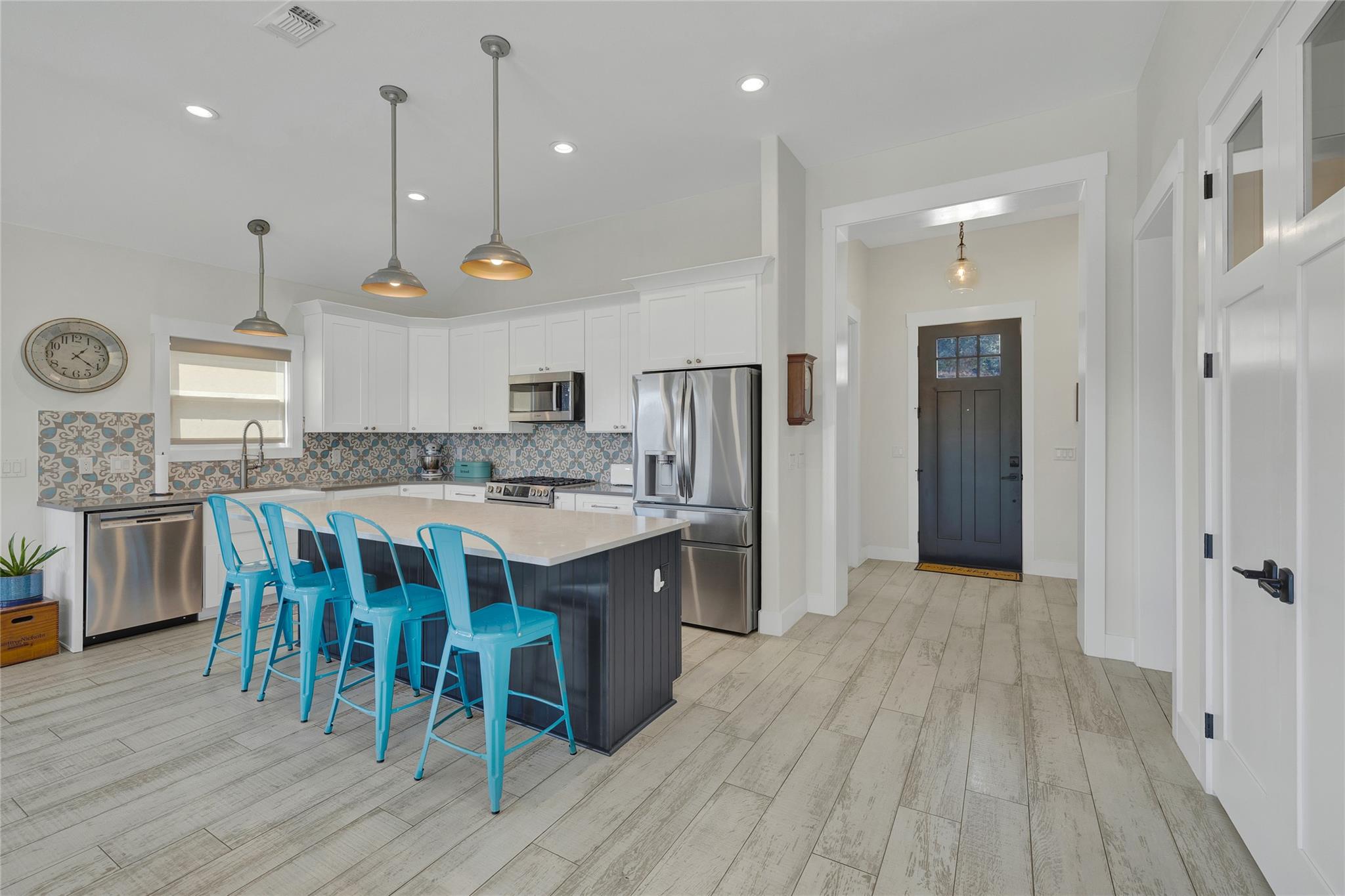 1799 Lakeside Dr W, Canyon Lake, TX 78133