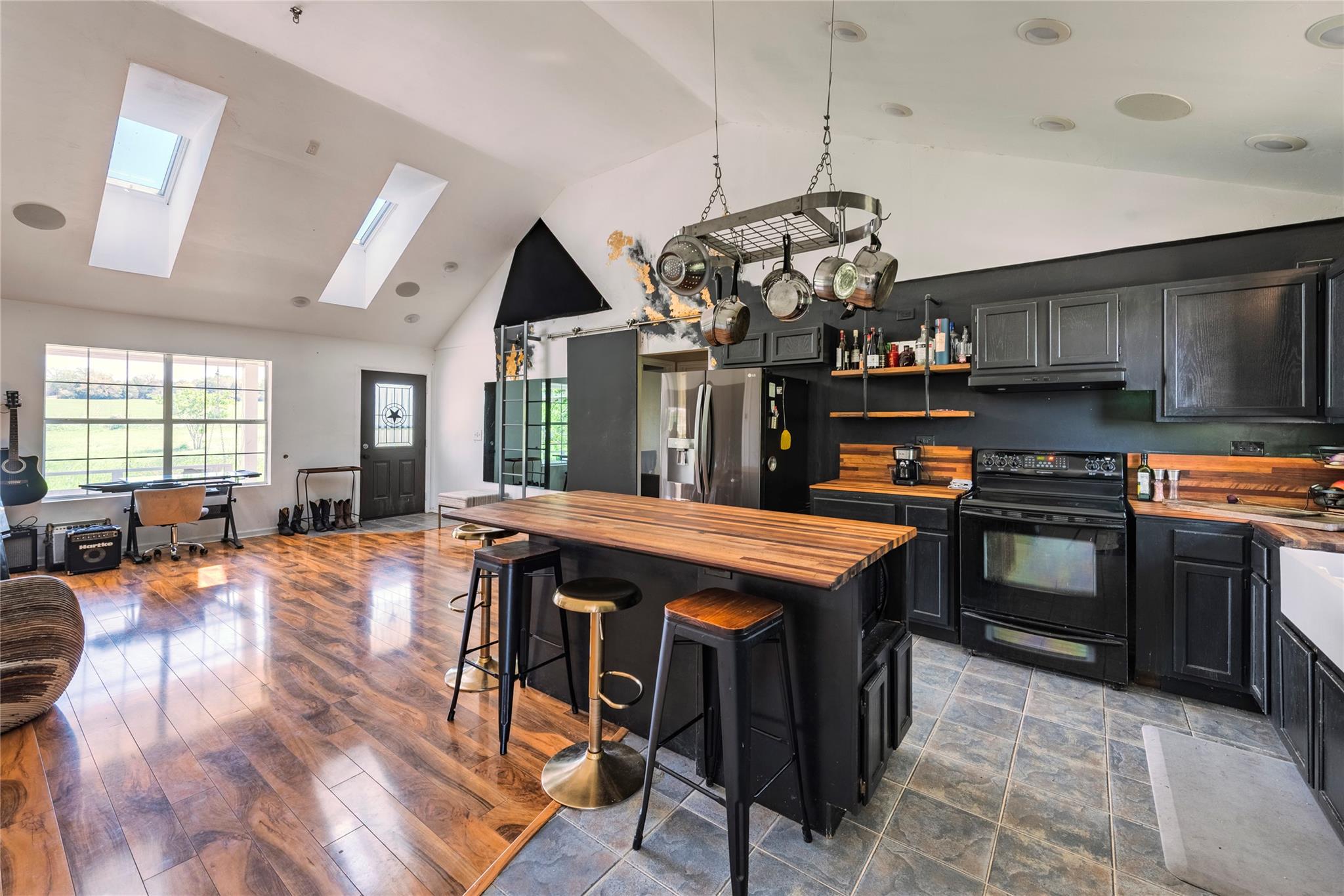 358 Easley Rd, Smithville, TX 78957