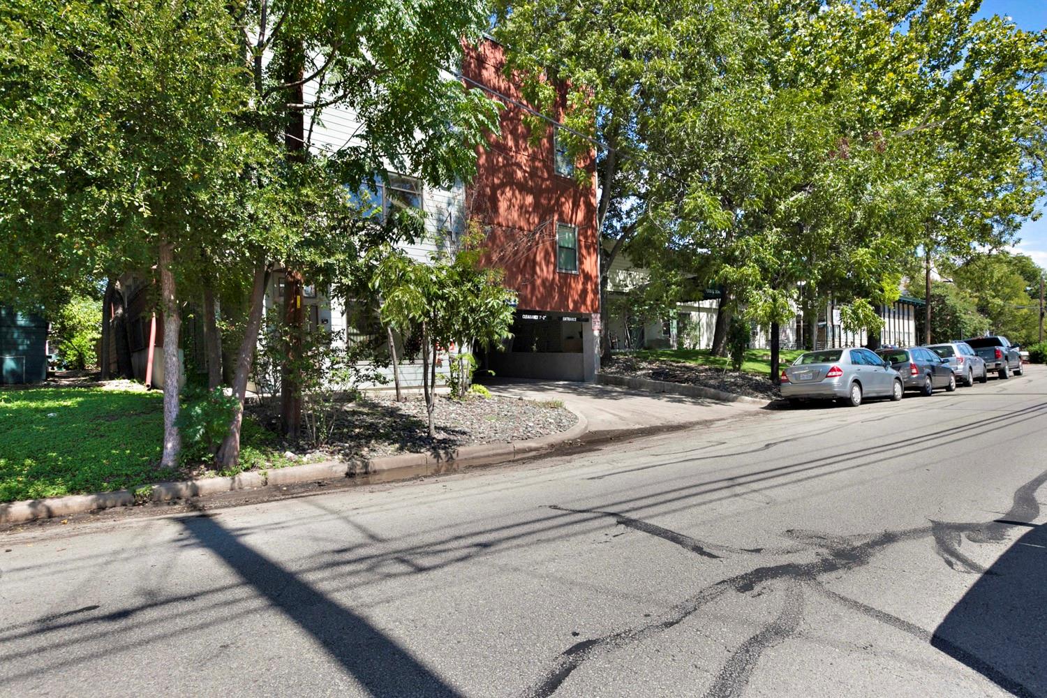 304 E 30th St # 3, Austin, TX 78705