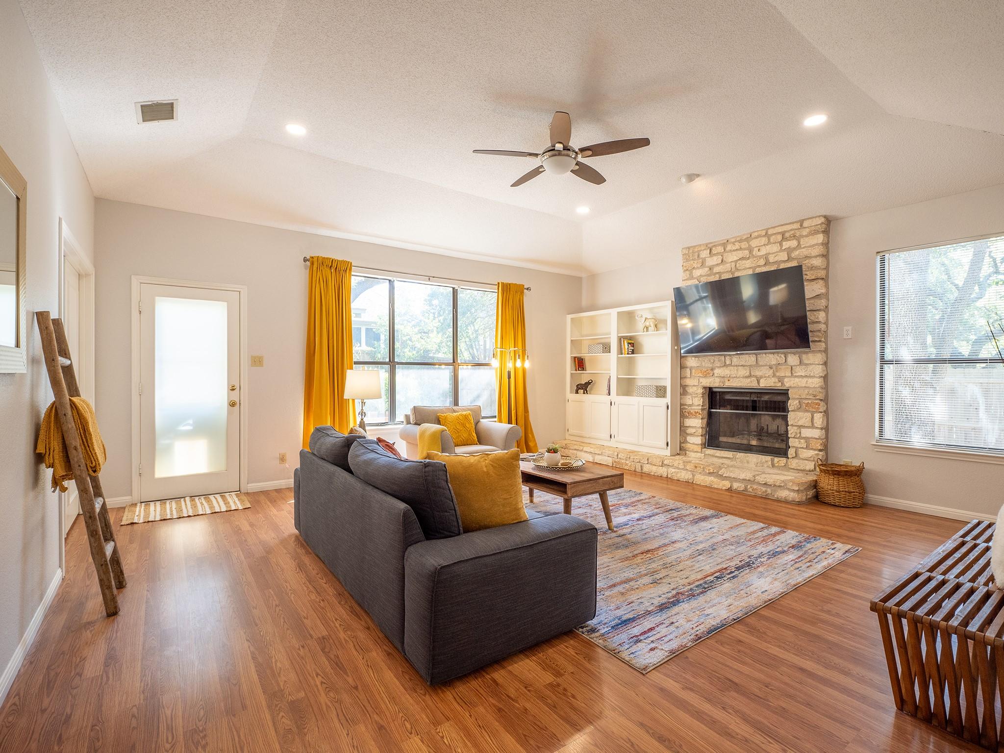 8906 Scotsman Dr, Austin, TX 78750