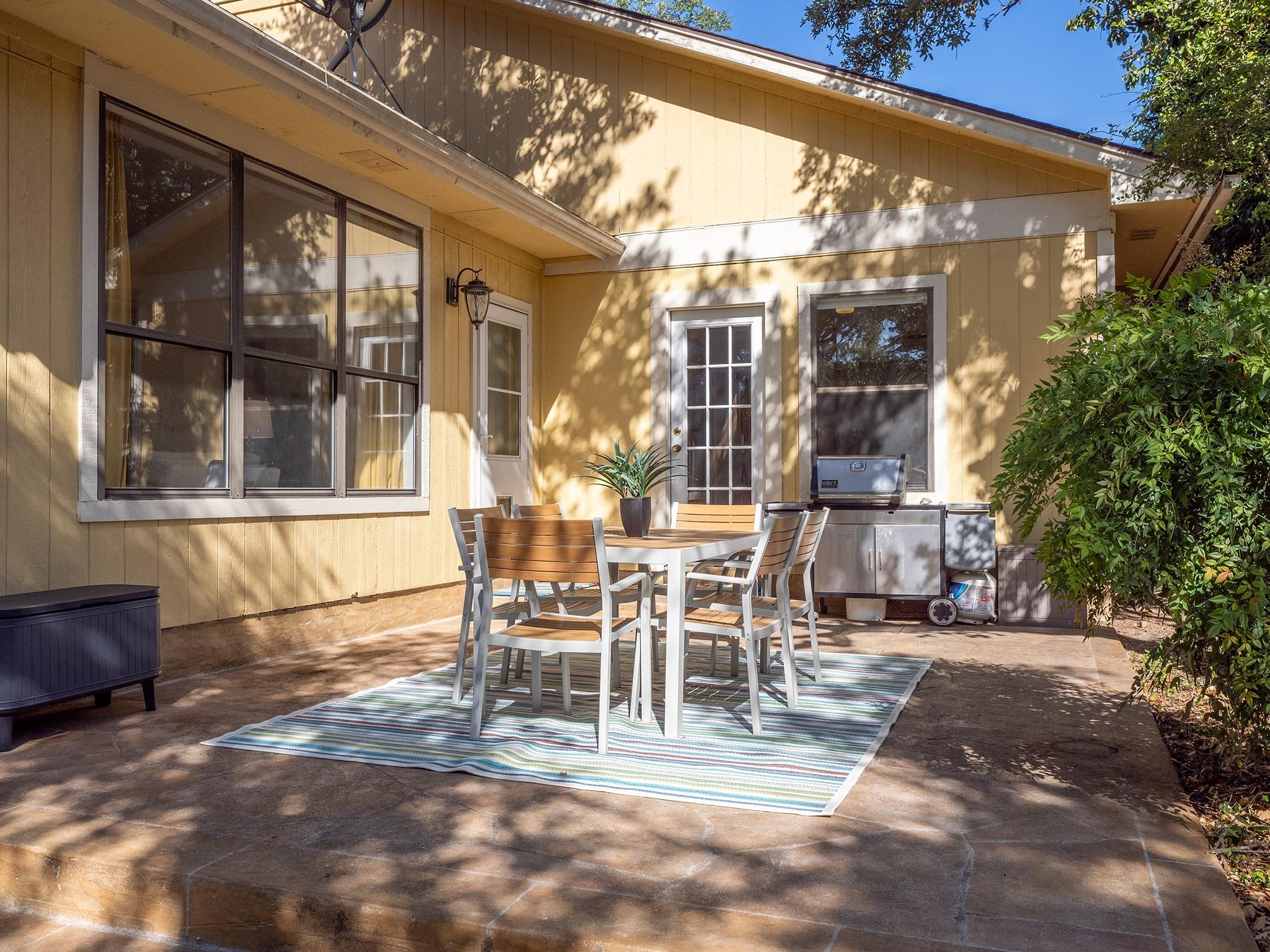 8906 Scotsman Dr, Austin, TX 78750