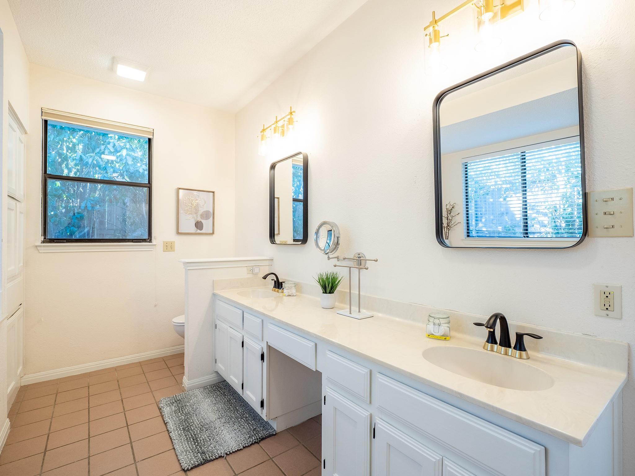 8906 Scotsman Dr, Austin, TX 78750