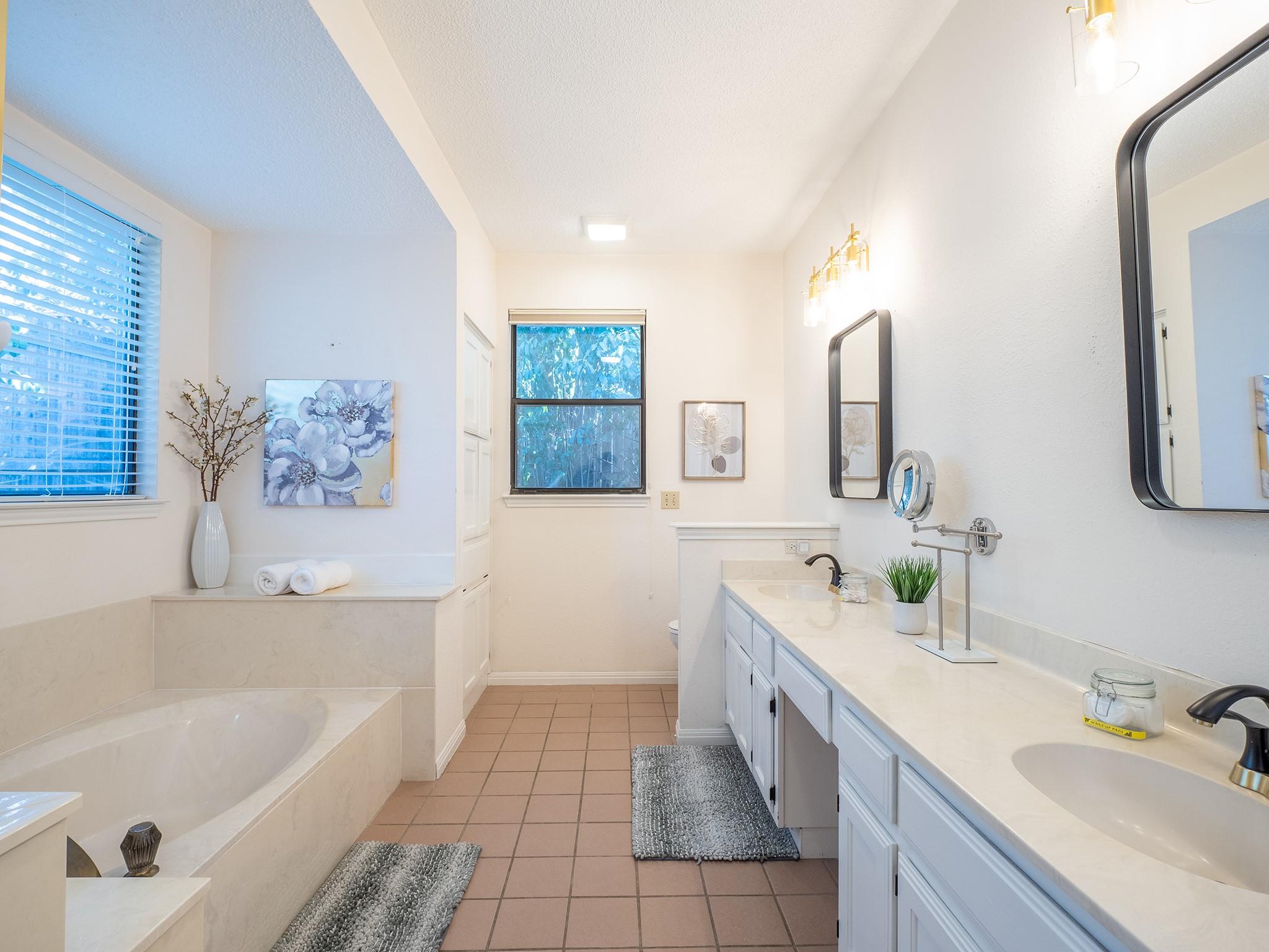 8906 Scotsman Dr, Austin, TX 78750