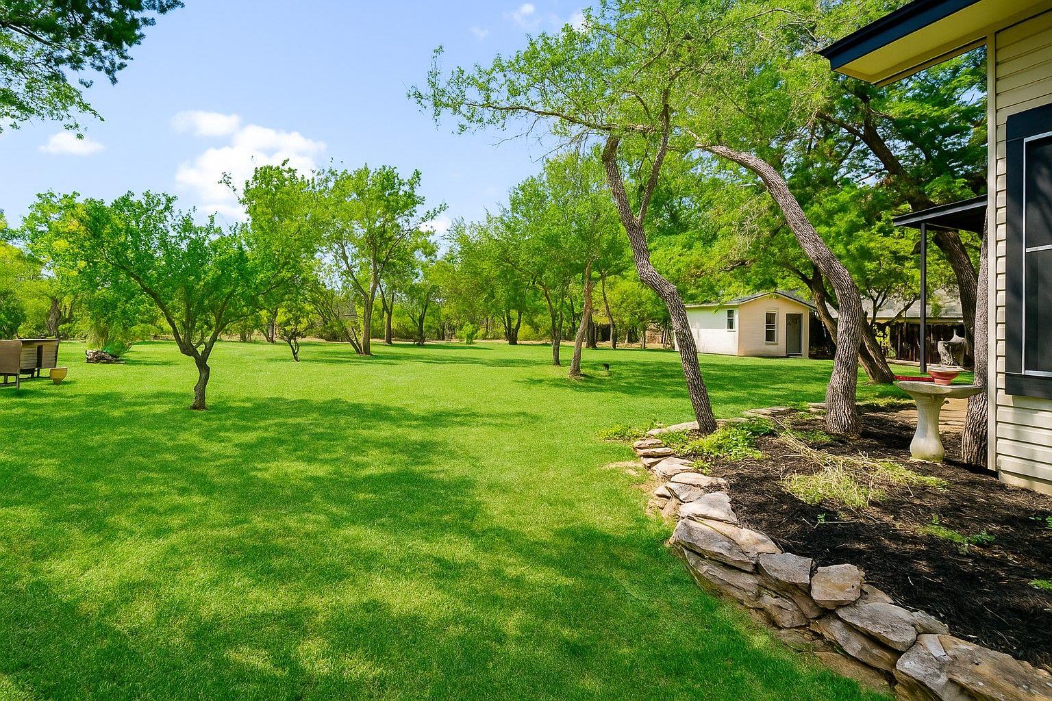 1209 Oak Meadow Dr, Dripping Springs, TX 78620