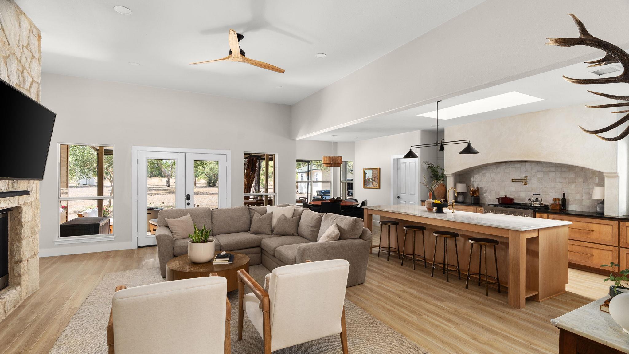 1209 Oak Meadow Dr, Dripping Springs, TX 78620