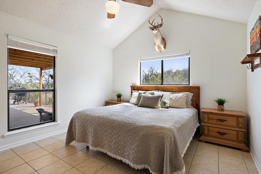 102 Pitchfork Dr, Johnson City, TX 78636