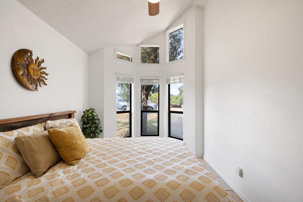 102 Pitchfork Dr, Johnson City, TX 78636