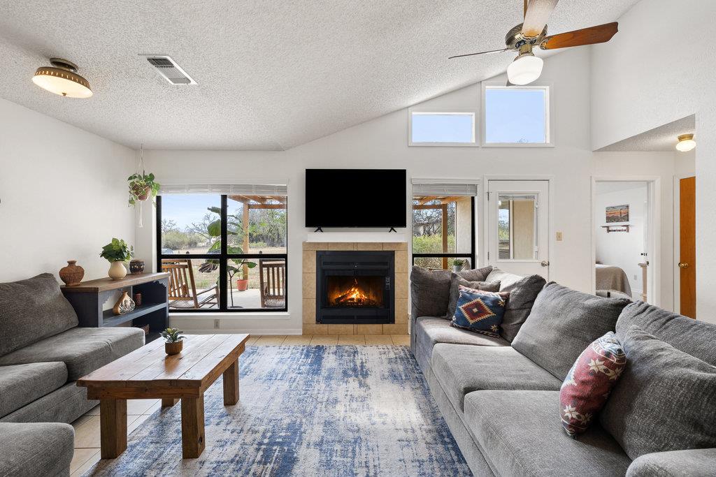 102 Pitchfork Dr, Johnson City, TX 78636