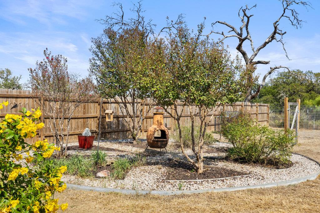 102 Pitchfork Dr, Johnson City, TX 78636