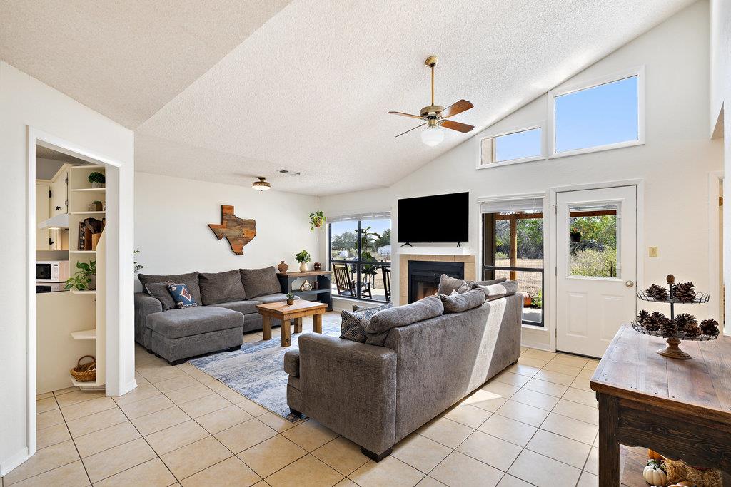 102 Pitchfork Dr, Johnson City, TX 78636