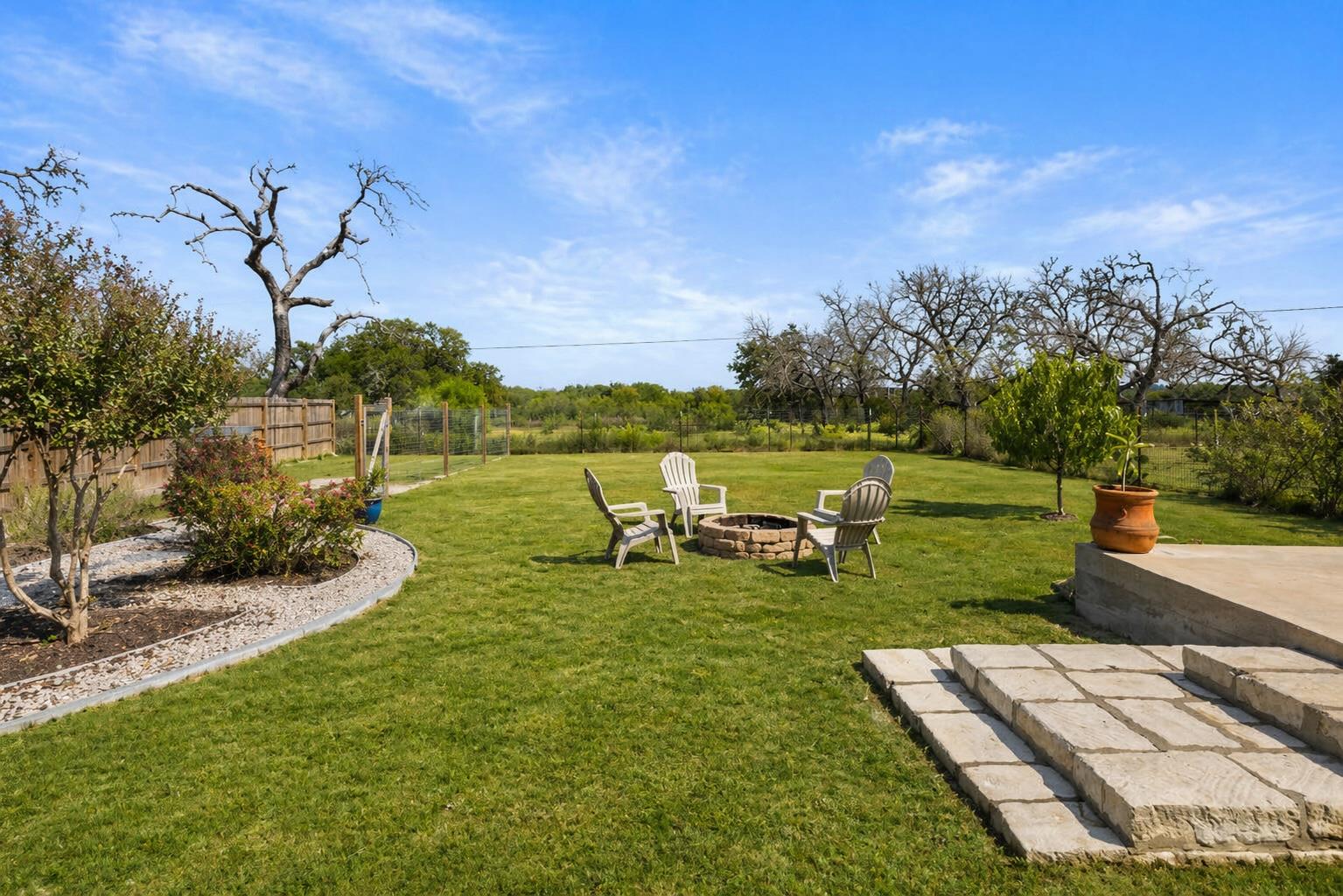 102 Pitchfork Dr, Johnson City, TX 78636