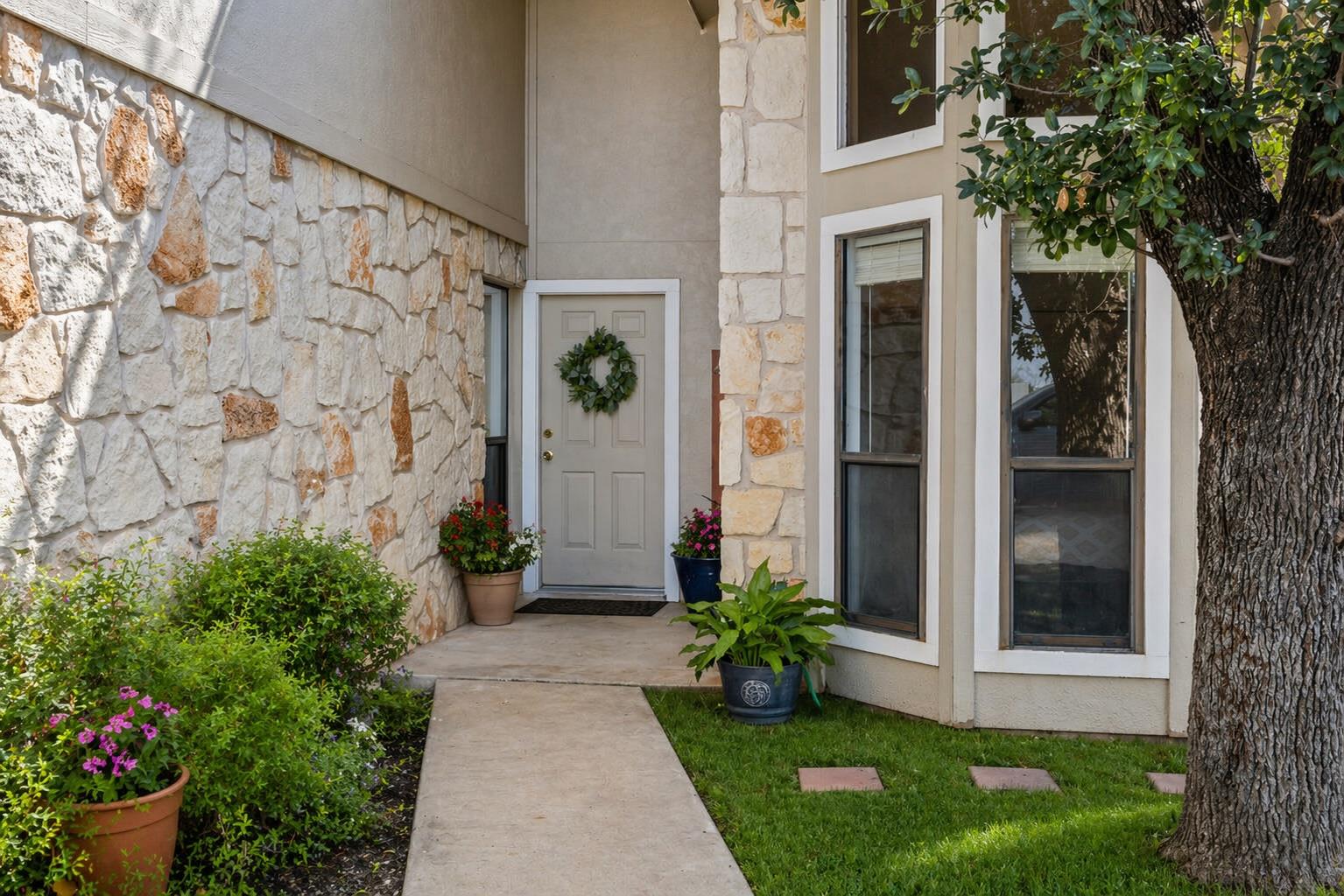 102 Pitchfork Dr, Johnson City, TX 78636