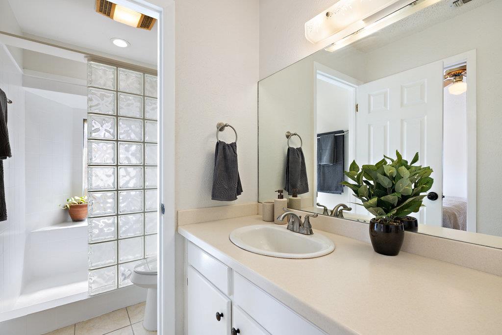 102 Pitchfork Dr, Johnson City, TX 78636