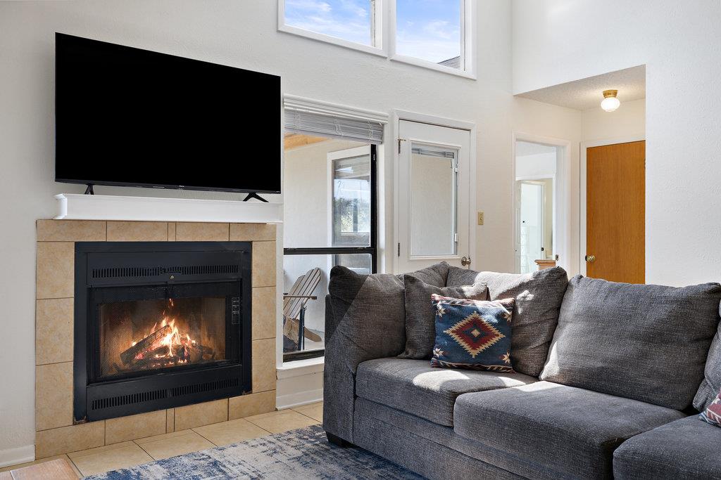 102 Pitchfork Dr, Johnson City, TX 78636