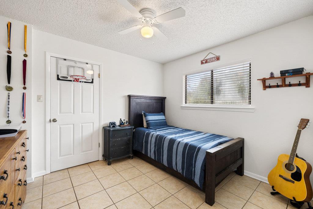 102 Pitchfork Dr, Johnson City, TX 78636