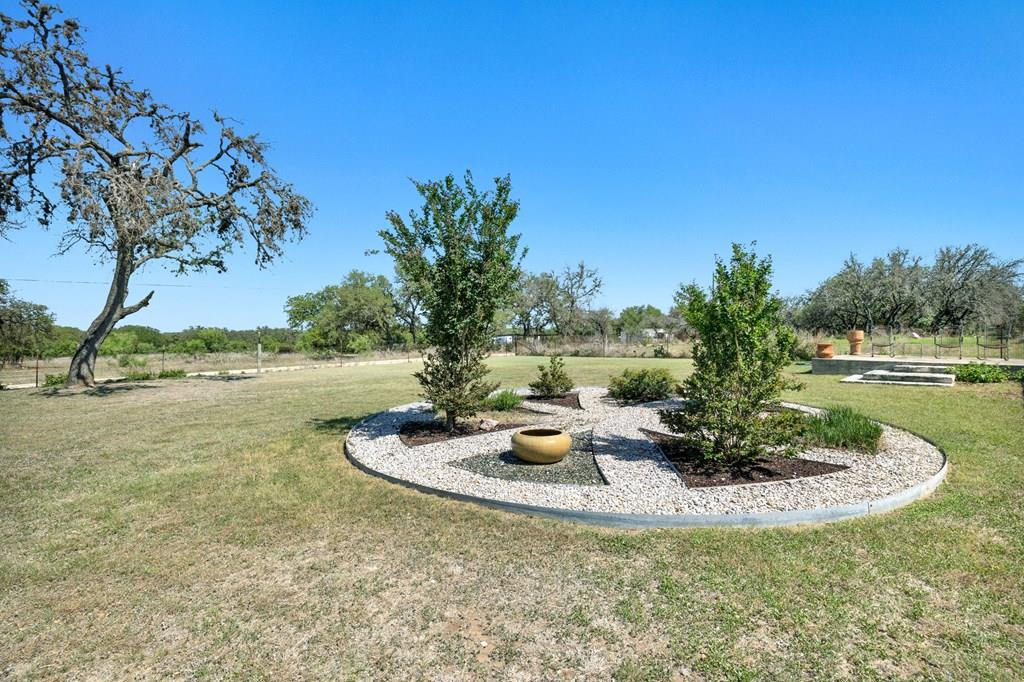 102 Pitchfork Dr, Johnson City, TX 78636