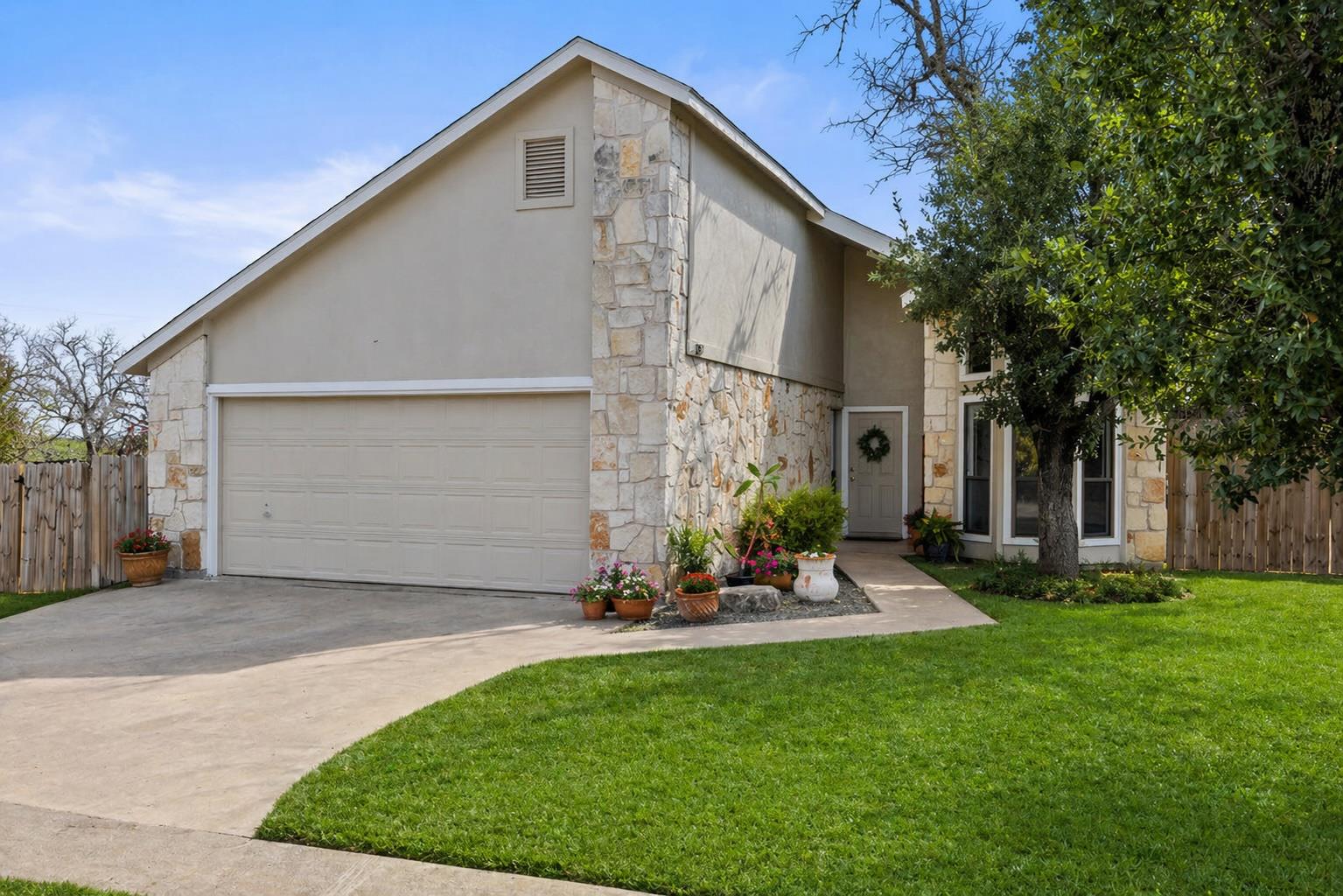 102 Pitchfork Dr, Johnson City, TX 78636