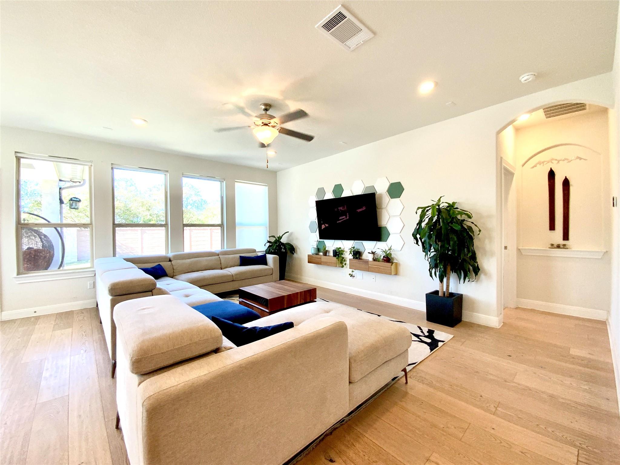 16028 Cinca Terra Dr, Austin, TX 78738