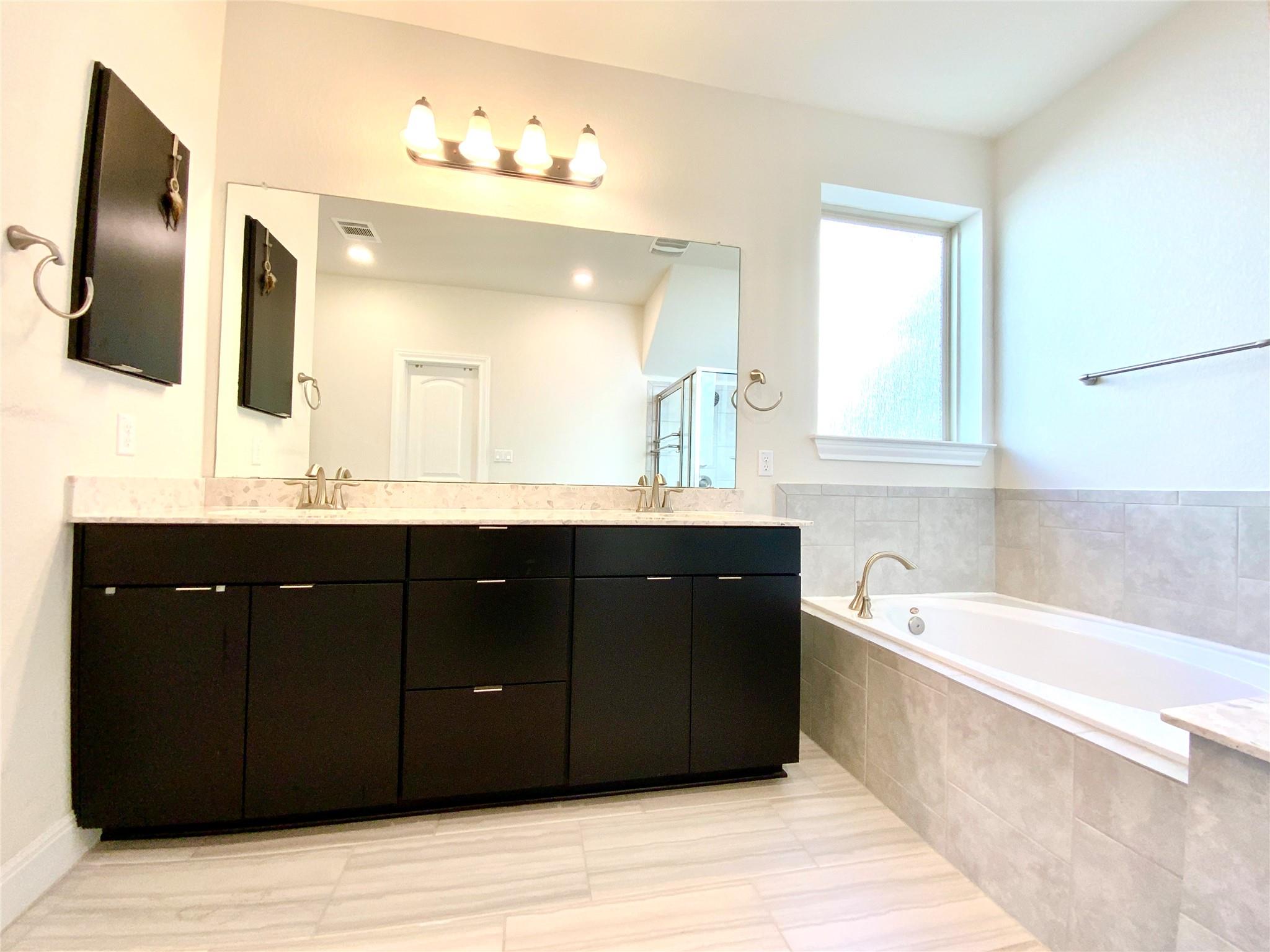 16028 Cinca Terra Dr, Austin, TX 78738