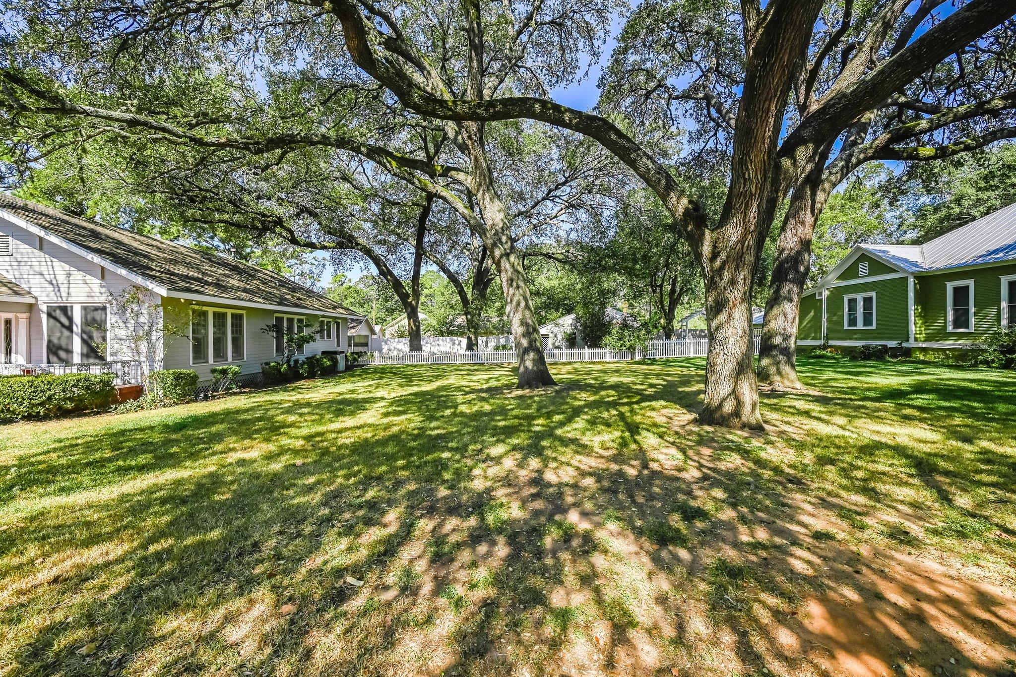 Smithville, TX 78957