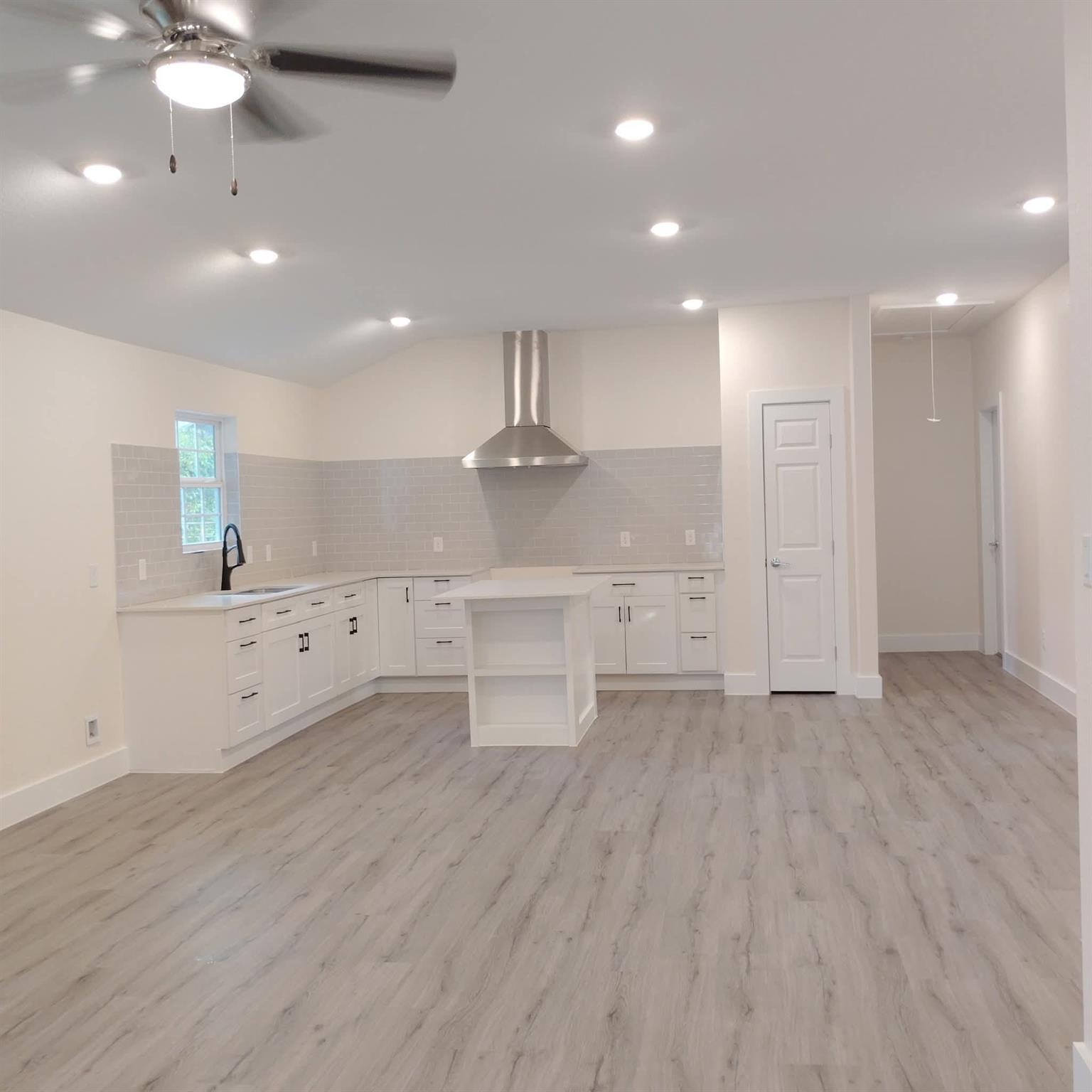 928 E Cameron Ave, Rockdale, TX 76567