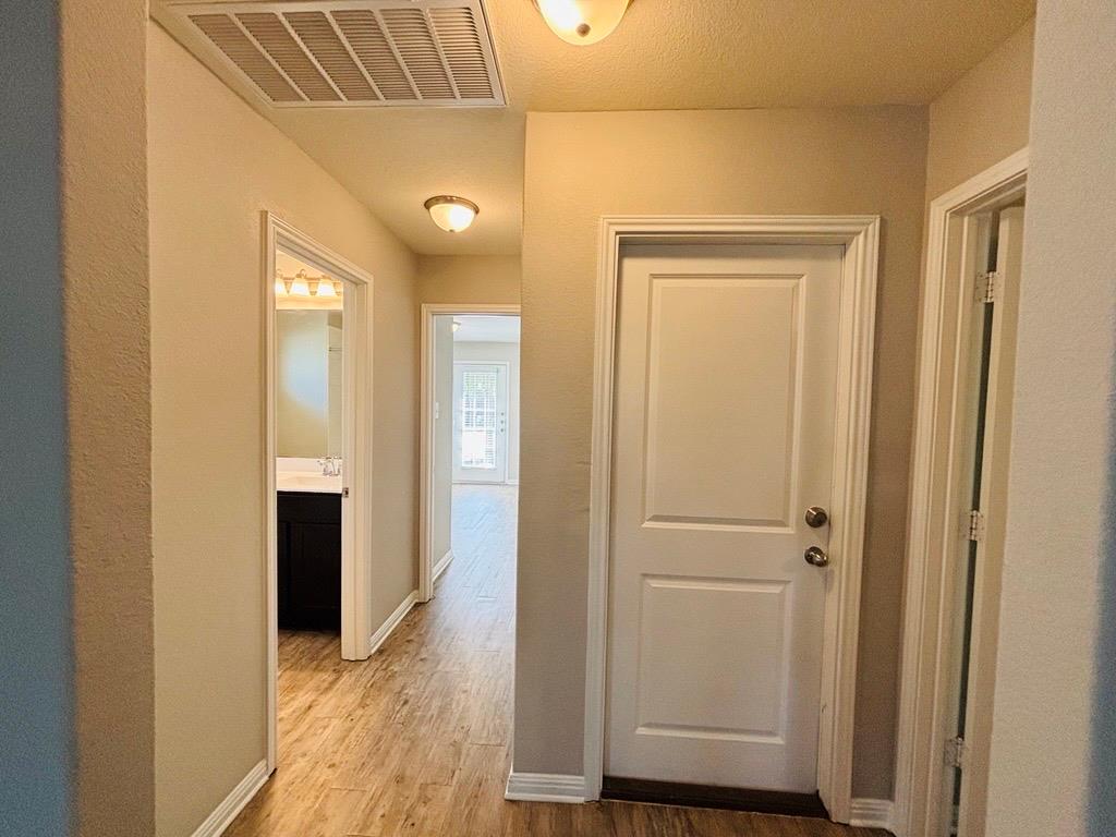 1310 Walden Pond Dr, Pflugerville, TX 78660