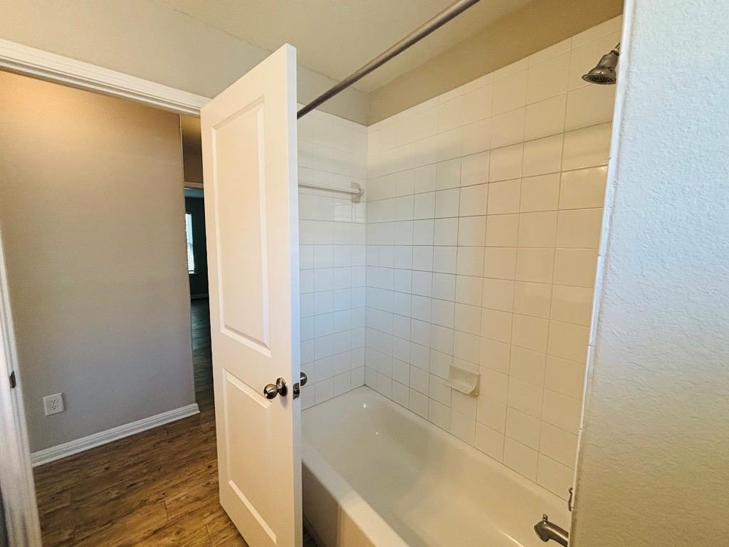 1310 Walden Pond Dr, Pflugerville, TX 78660