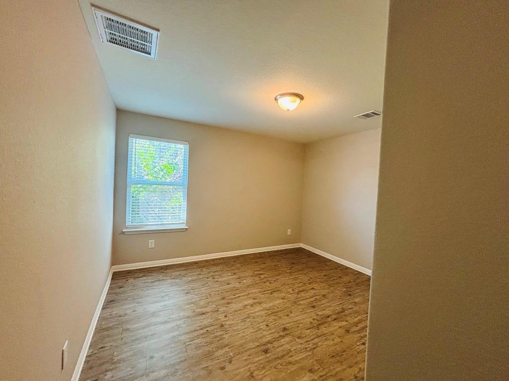 1310 Walden Pond Dr, Pflugerville, TX 78660