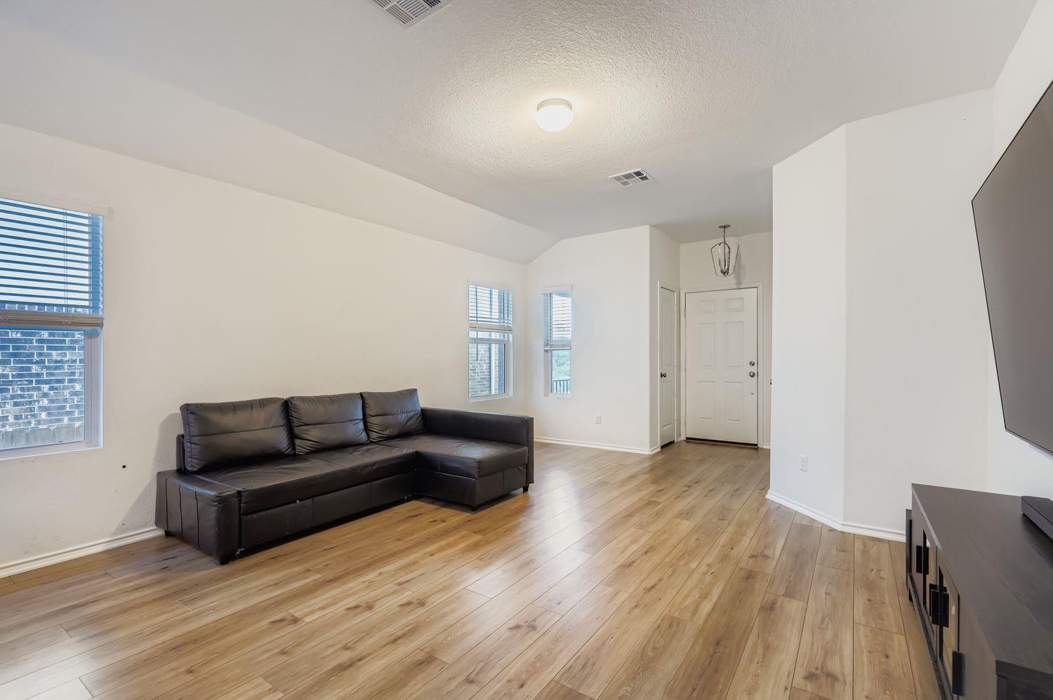 8212 Purple Aster Pass, Lago Vista, TX 78645