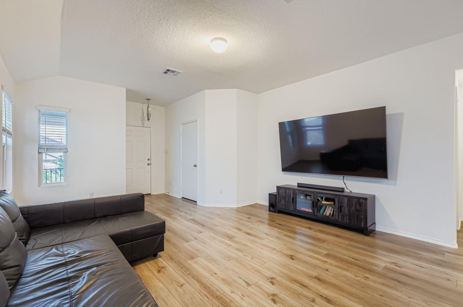 8212 Purple Aster Pass, Lago Vista, TX 78645