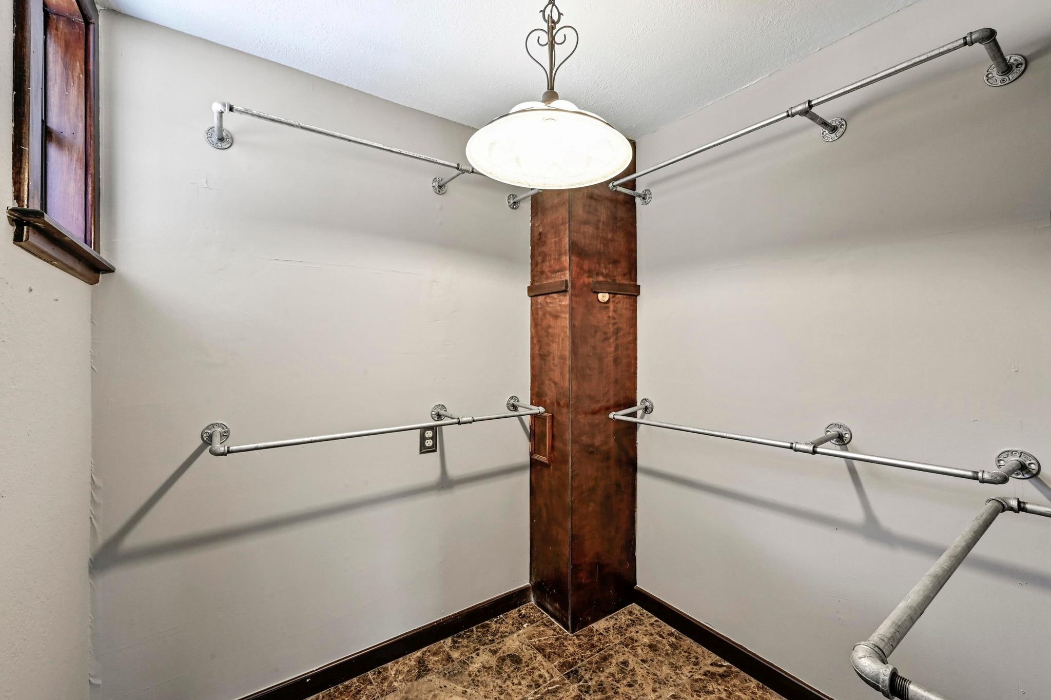 1005 4th St, Blanco, TX 78606