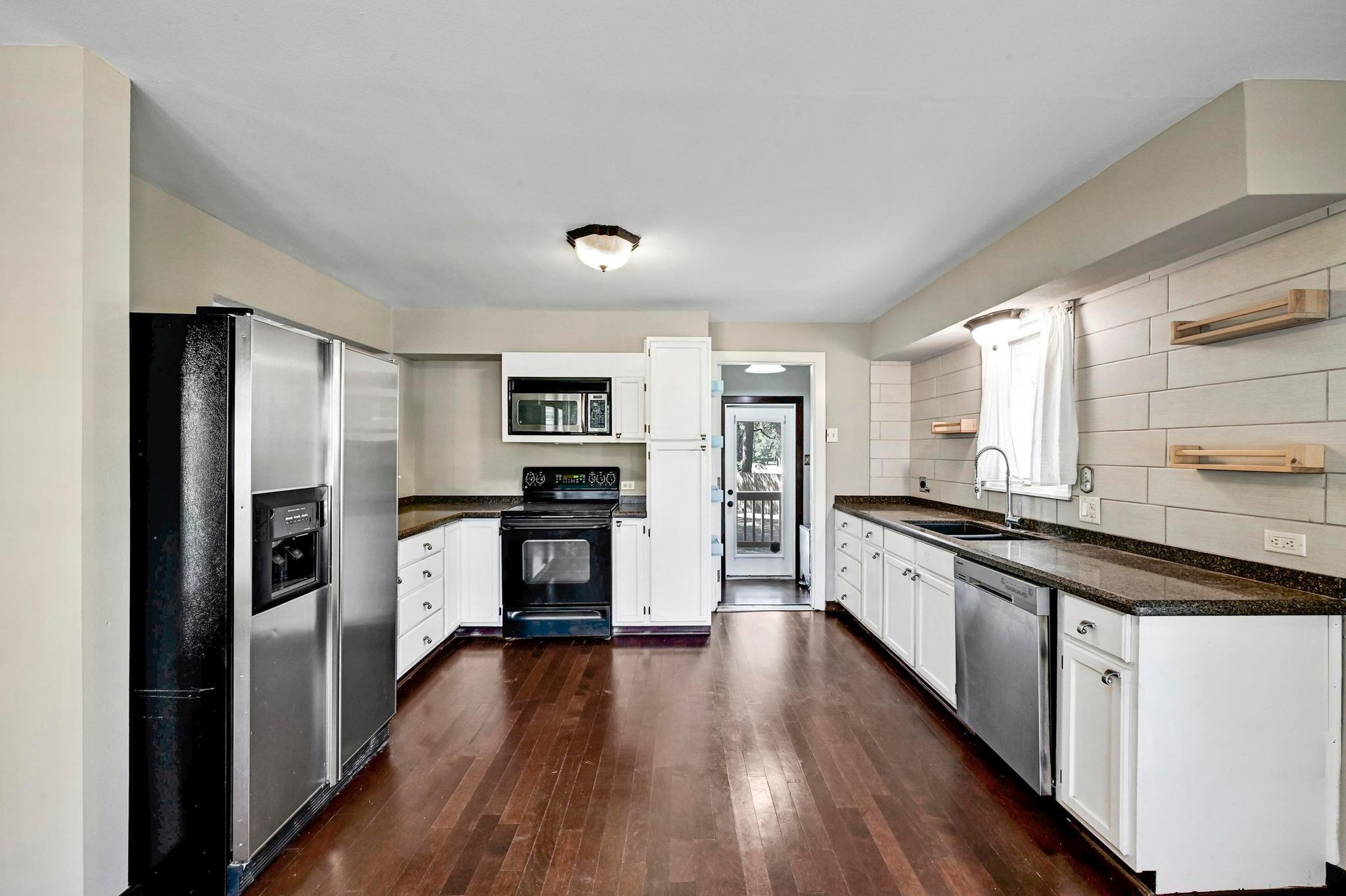 1005 4th St, Blanco, TX 78606