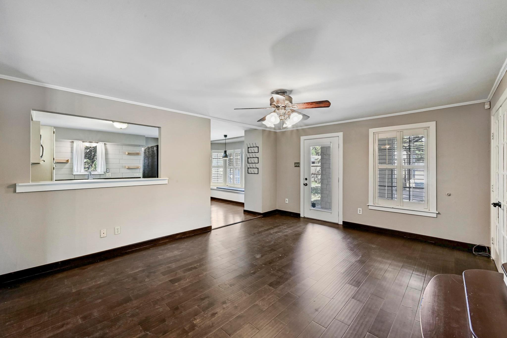 1005 4th St, Blanco, TX 78606