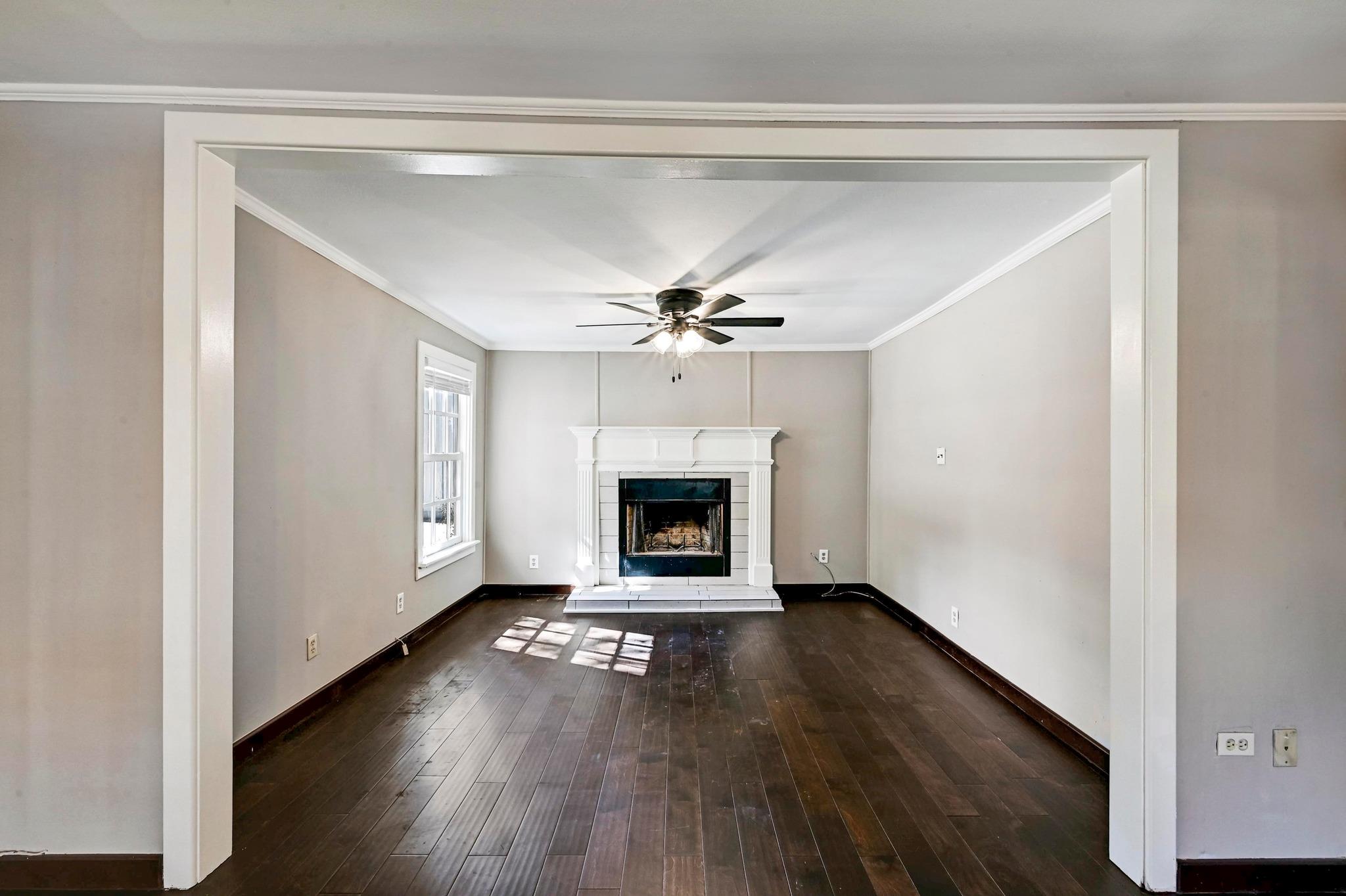 1005 4th St, Blanco, TX 78606