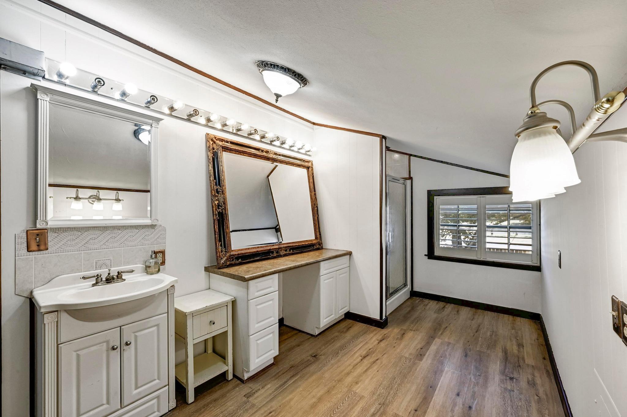 1005 4th St, Blanco, TX 78606